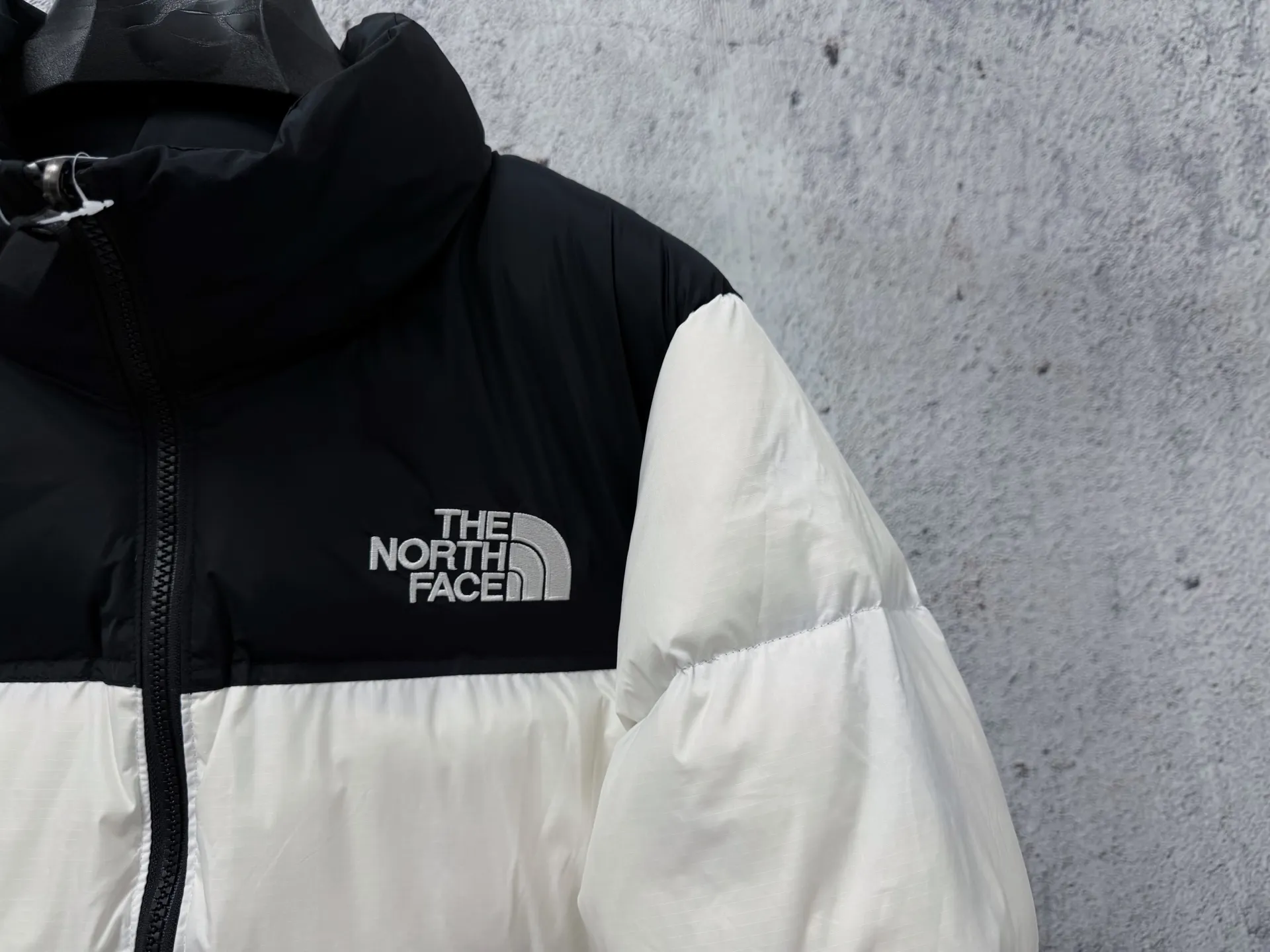 （NFC ） 【The North Face】 1996Classic ： 700 ，Rebound ， ， ， ， 。 ： ， ， ， ， Wear-Resistant，Breathable 。 ： ， ， ， ， ， ， ， ， ， ， 。 。 Size：XS-XXL